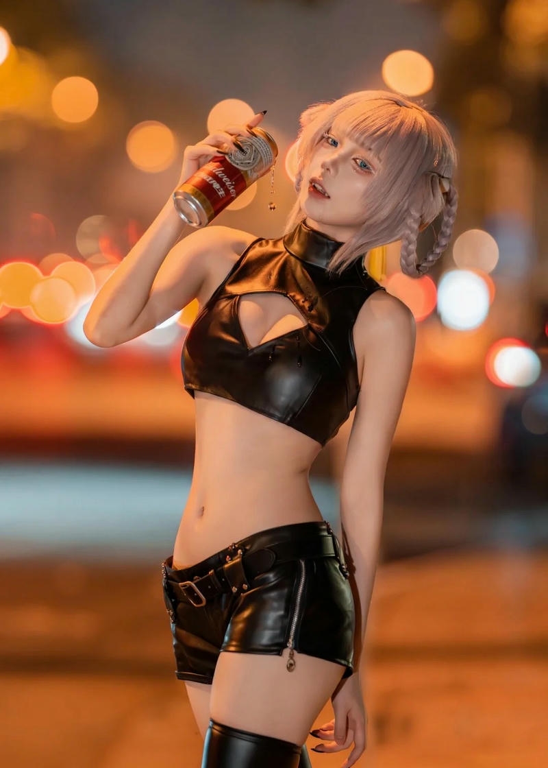 Cosplay Genshin Impact mang thần thái tự tin rạng rỡ