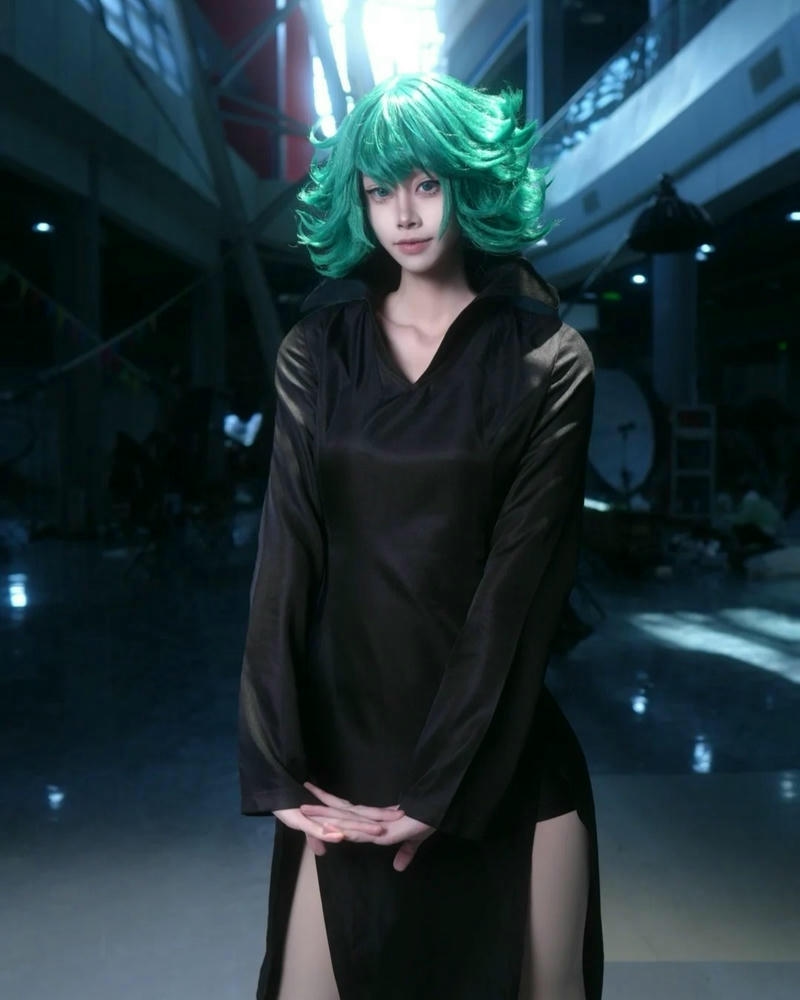 Cosplay Tatsumaki với mái tóc xanh đặc trưng nổi bật