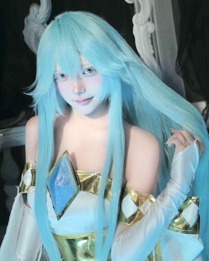 Cosplay anime girl bổ mắt mang dáng vẻ nóng bỏng cuốn hút