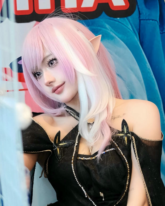 Cosplay anime girl bổ mắt mang nét mọng mẩy cuốn hút mê hoặc