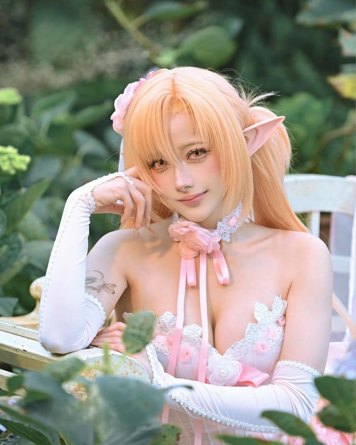 Cosplay anime girl bổ mắt mang sức hút gợi cảm hoàn mỹ