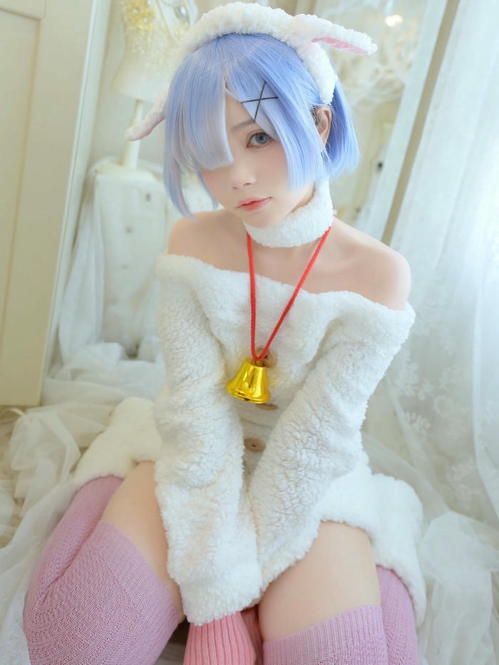 Cosplay anime girl bổ mắt toả sáng phong cách nóng bỏng sang trọng