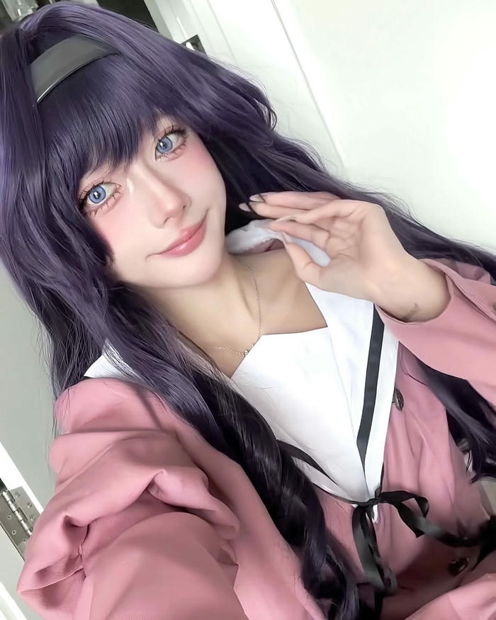 Cosplay anime girl bổ mắt toát lên dáng vẻ mọng mẩy mê hoặc