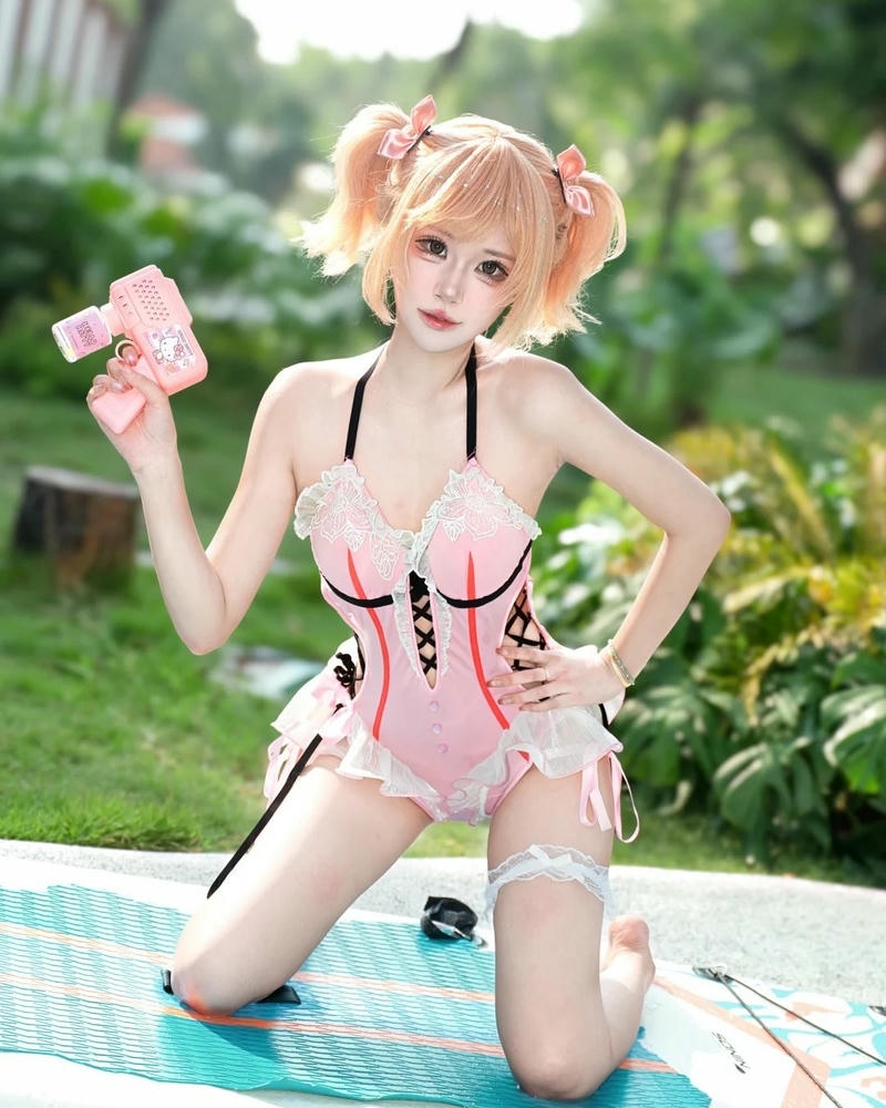 Cosplay bikini mượt mà rạng rỡ cảm xúc chân thành