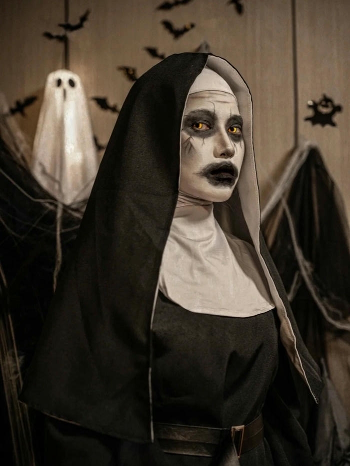 Cosplay ma nữ có vẻ ngoài ma mị tinh tế