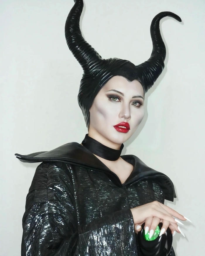 Cosplay ma nữ mang phong cách sắc sảo cuốn hút