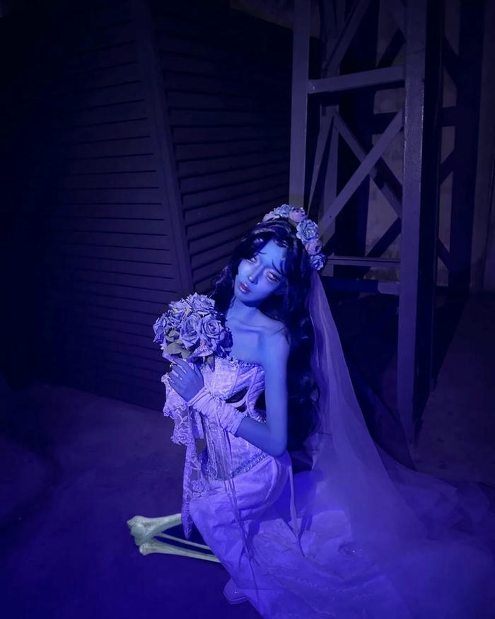 Cosplay ma nữ mang tạo hình bí ẩn cuốn hút