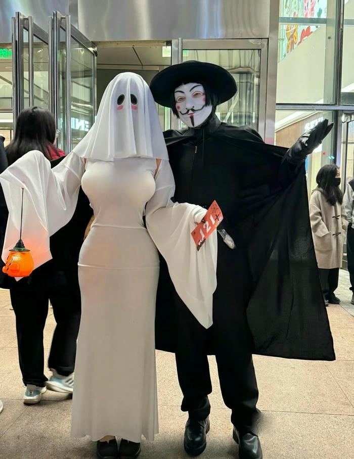 Cosplay ma nữ với nét đẹp ma mị duyên dáng