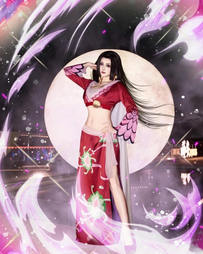 Diện mạo Boa Hancock cosplay nổi bật với phong thái duyên dáng