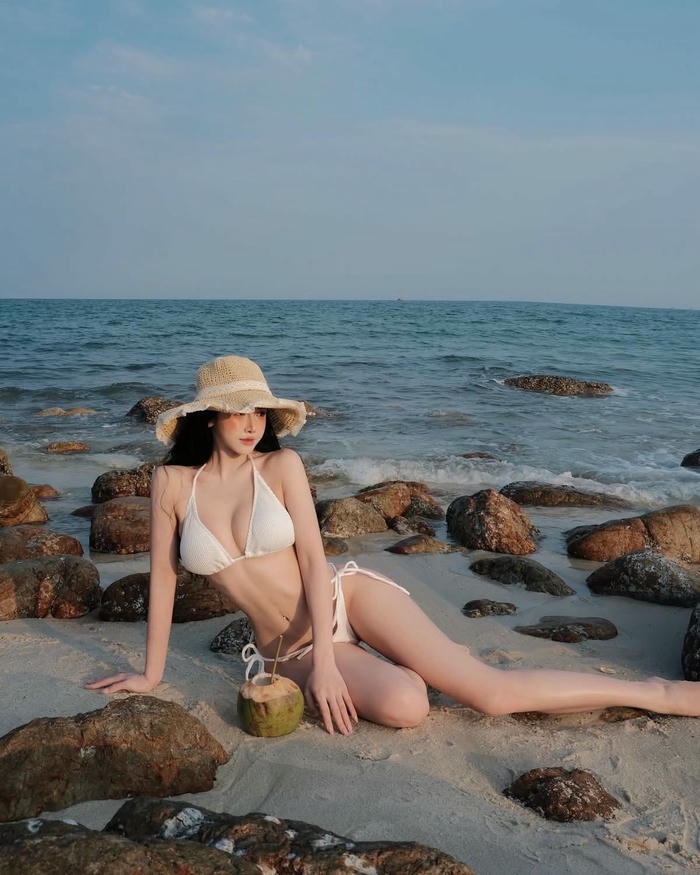 Gái xinh việt nam mặc bikini đi biển hấp dẫn