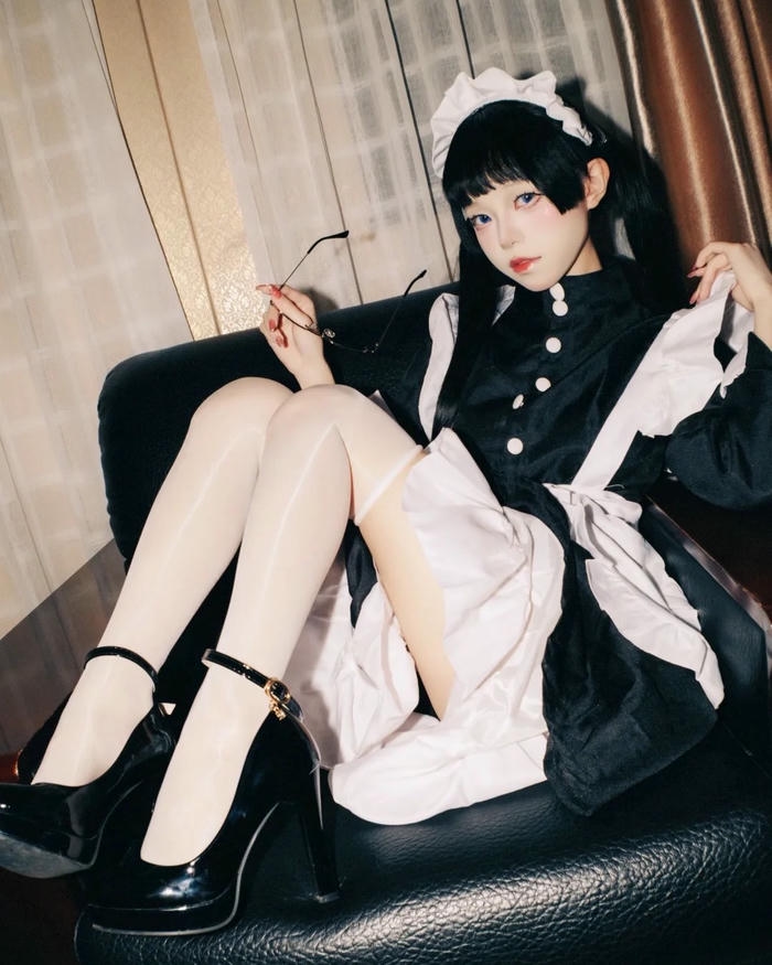 Hình hầu gái cosplay mang diện mạo thanh tú