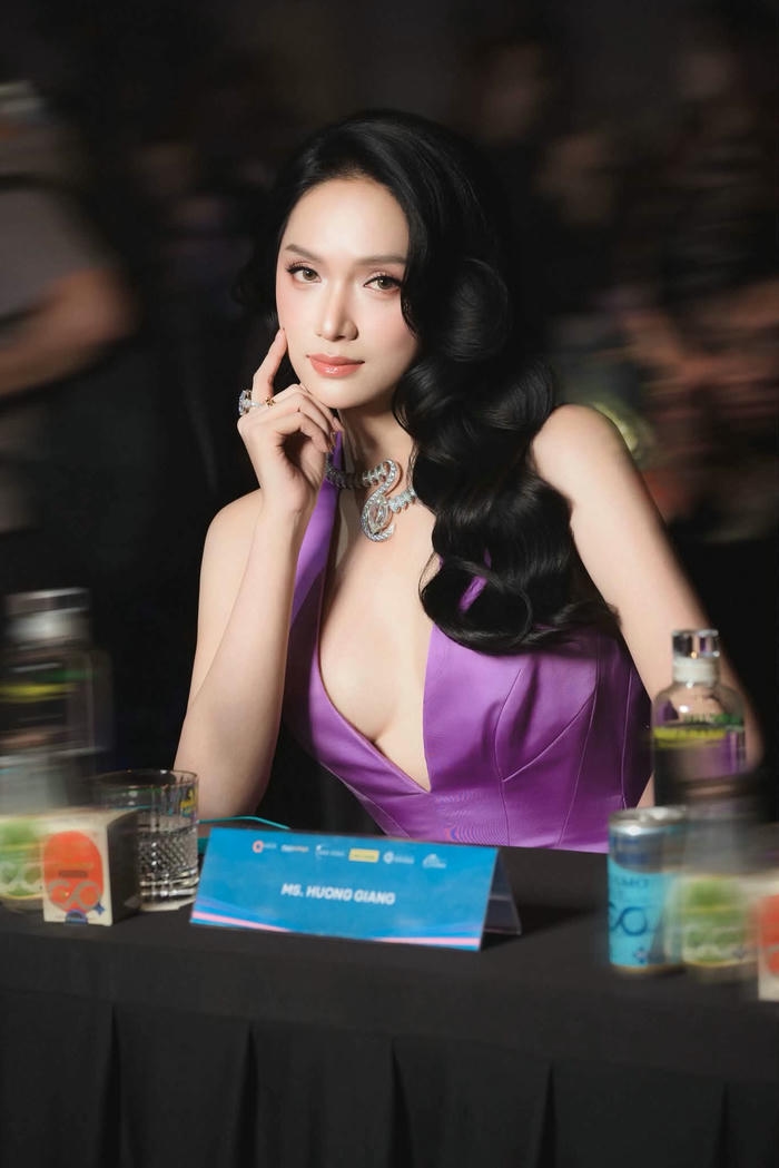 Hương Giang sexy có diện mạo duyên dáng tinh tế