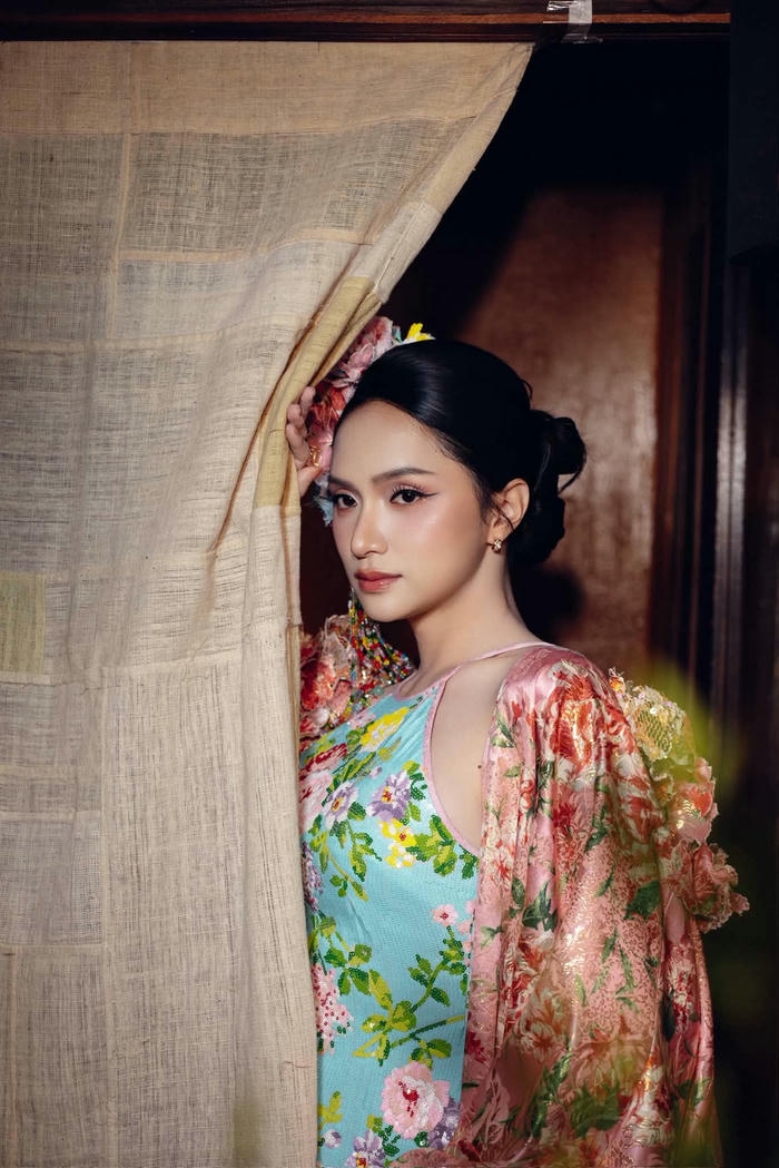 Hương Giang sexy có phong cách nữ tính cuốn hút