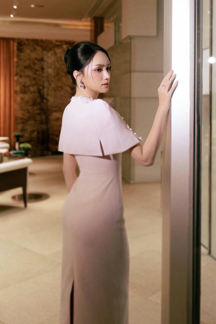 Hương Giang sexy mang diện mạo thanh thoát cuốn hút