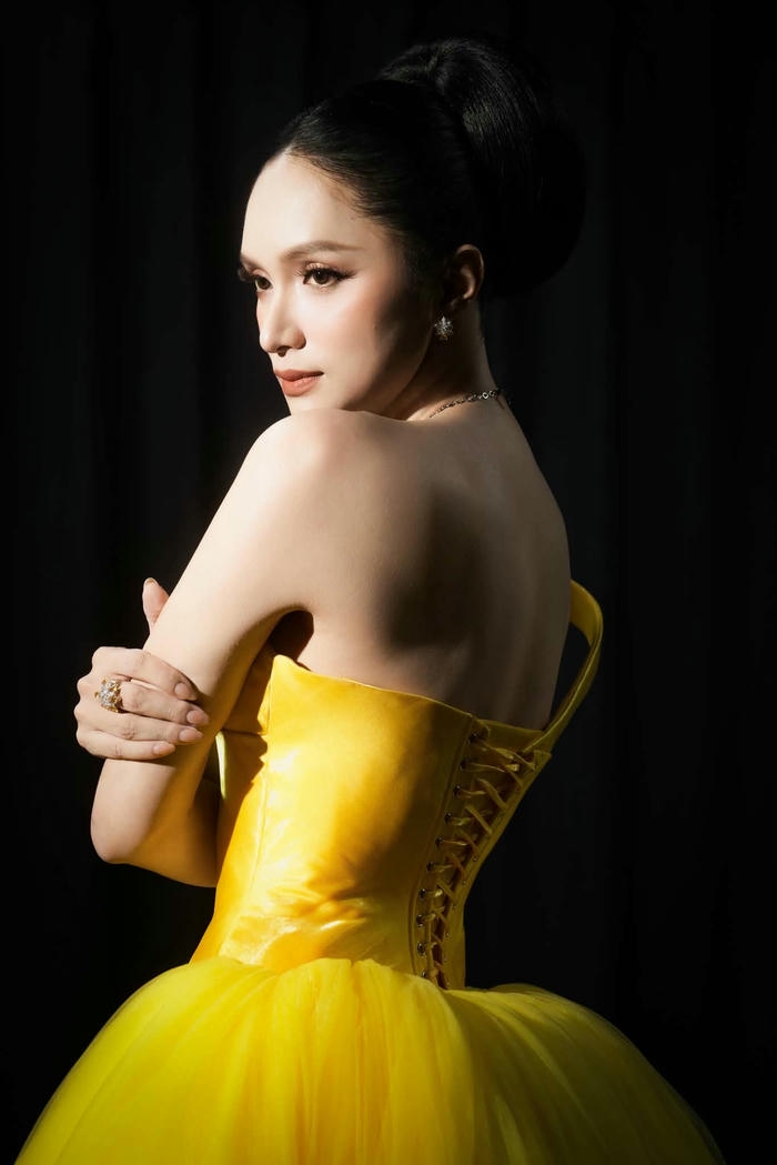Hương Giang sexy mang vẻ ngoài nổi bật tinh tế