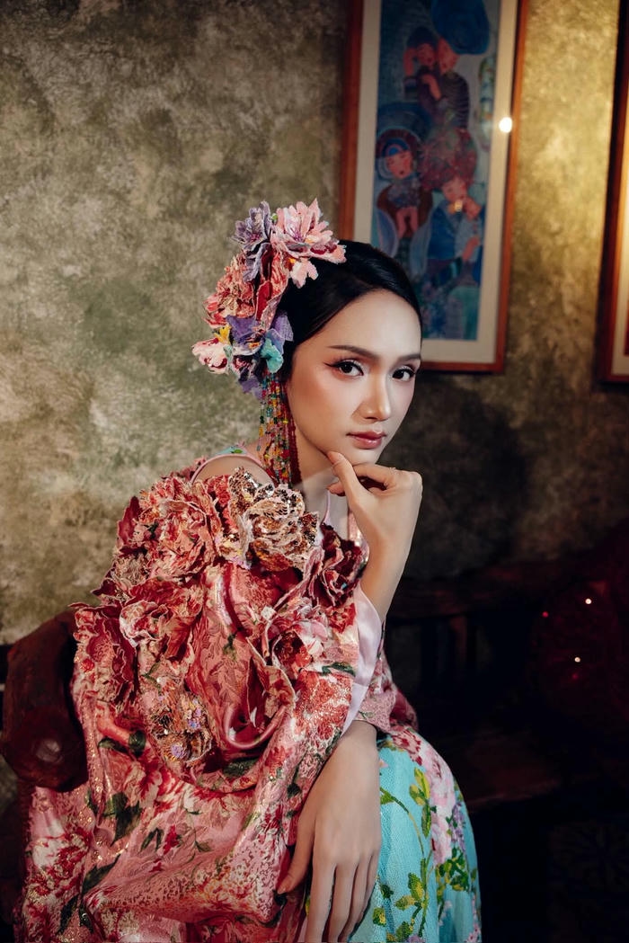 Hương Giang sexy với diện mạo xinh đẹp duyên dáng