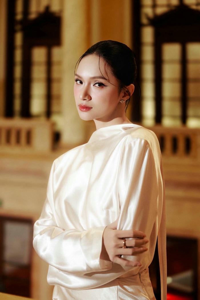 Hương Giang sexy với nét đẹp quyến rũ tinh tế