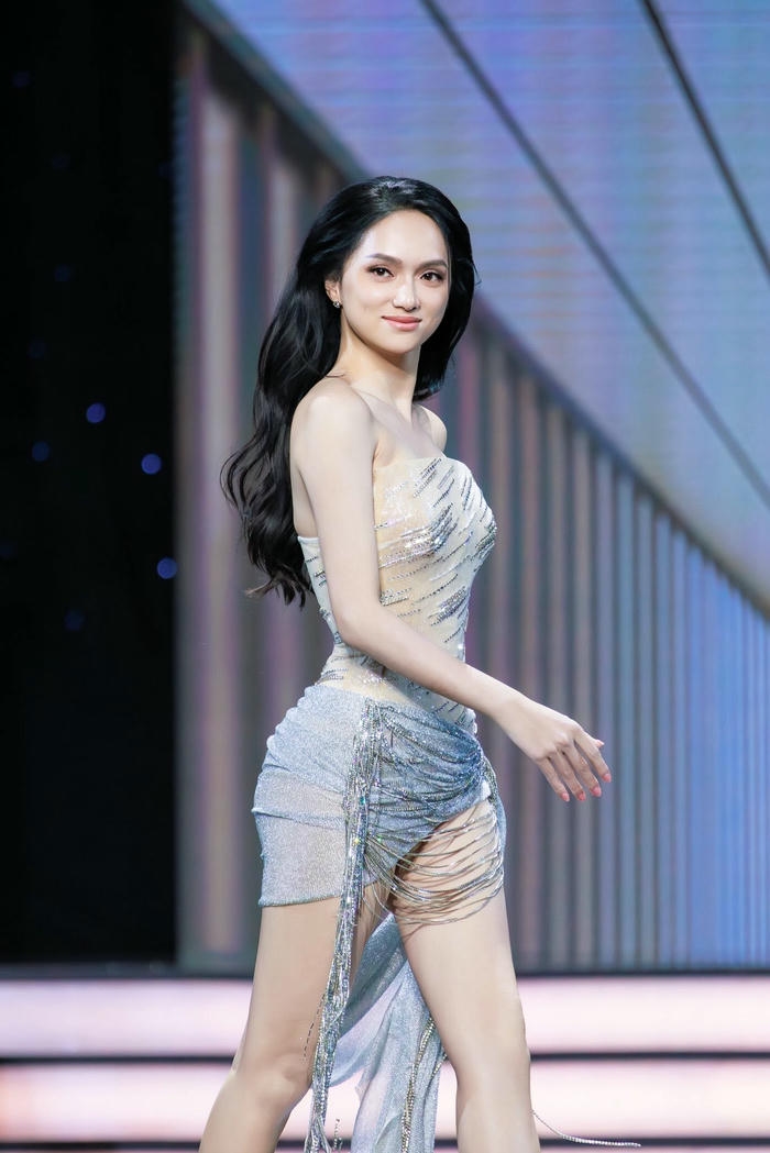 Hương Giang sexy với phong cách thanh lịch nổi bật