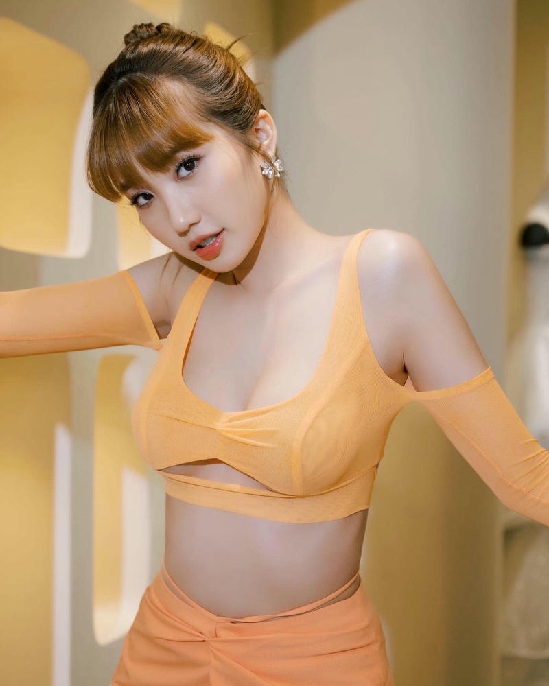 Lê thị khánh huyền sexy mang diện mạo tươi tắn