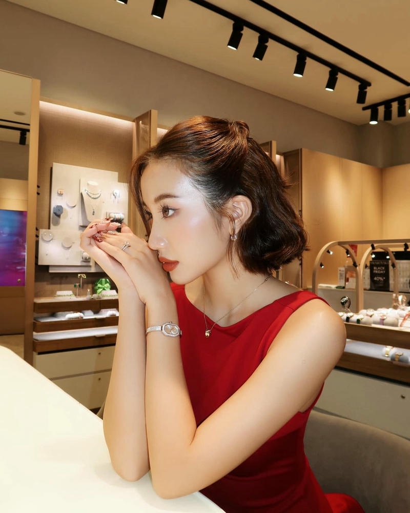 Lê thị khánh huyền sexy với vẻ ngoài thanh thoát