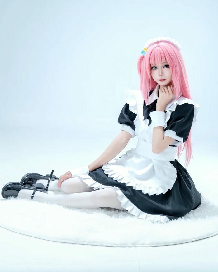 Maid cosplay có diện mạo thanh lịch cuốn hút