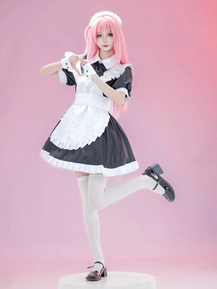 Maid cosplay có diện mạo xinh xắn nổi bật