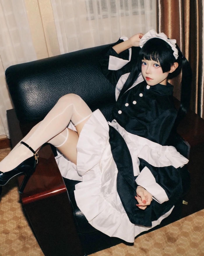 Maid cosplay có tạo hình mềm mại tinh tế