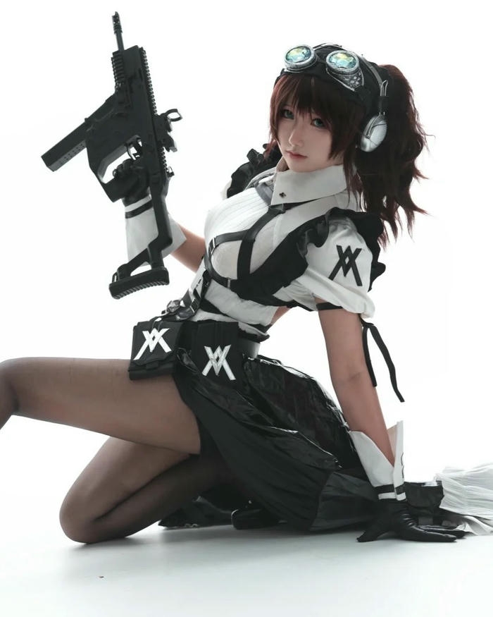 Maid cosplay mang diện mạo xinh đẹp nổi bật