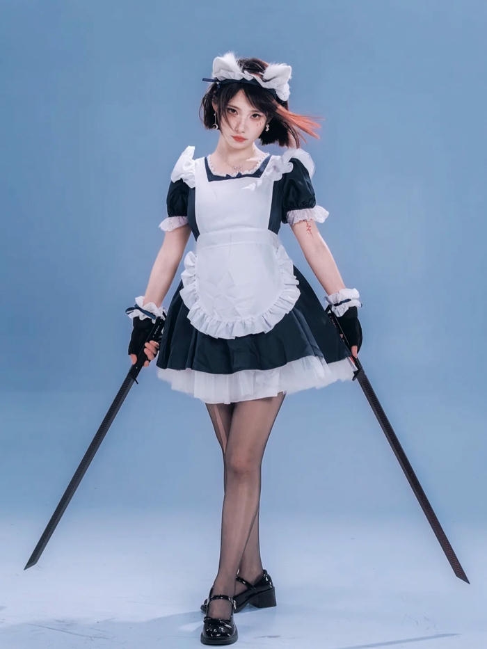 Maid cosplay mang vẻ ngoài đáng yêu nổi bật