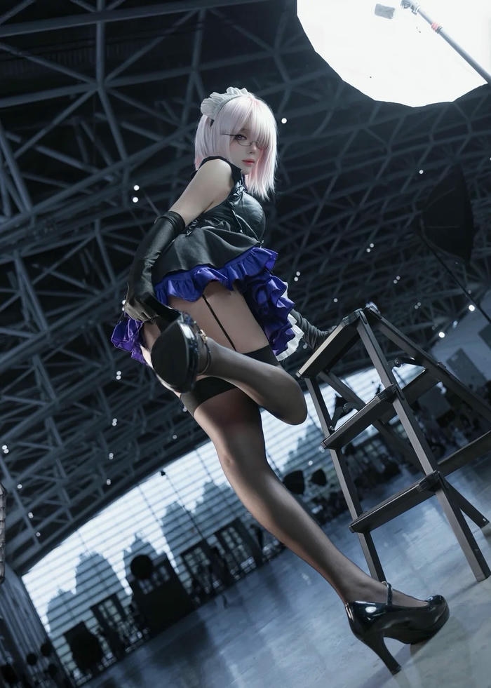 Maid cosplay với thần thái thanh thoát cuốn hút