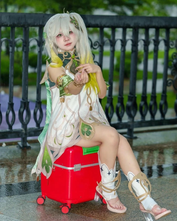 Mẫu cosplay Nahida với diện mạo nổi bật