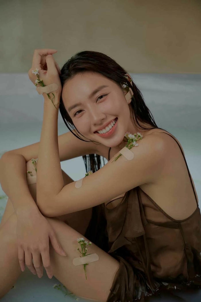 Nguyễn Thúc Thùy Tiên bikini với phong cách tinh tế