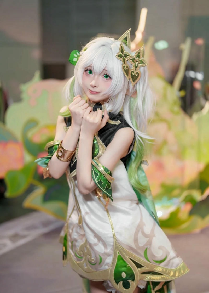 Nhan sắc cosplay Genshin Impact thể hiện phong thái hiện đại