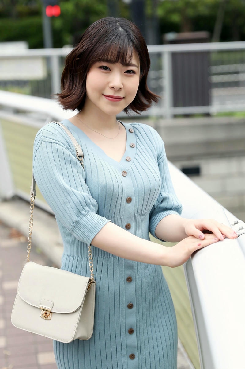 Satsuki Ena có diện mạo thanh lịch nổi bật