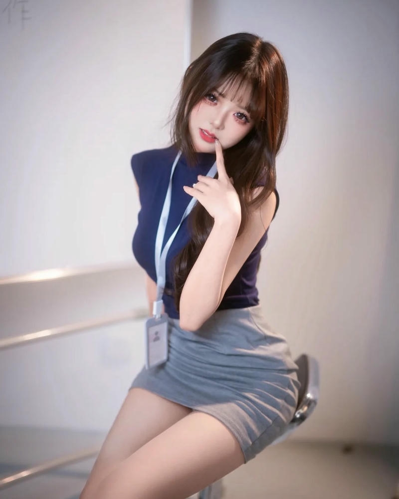 Cosplay thư ký có phong cách hiện đại nổi bật