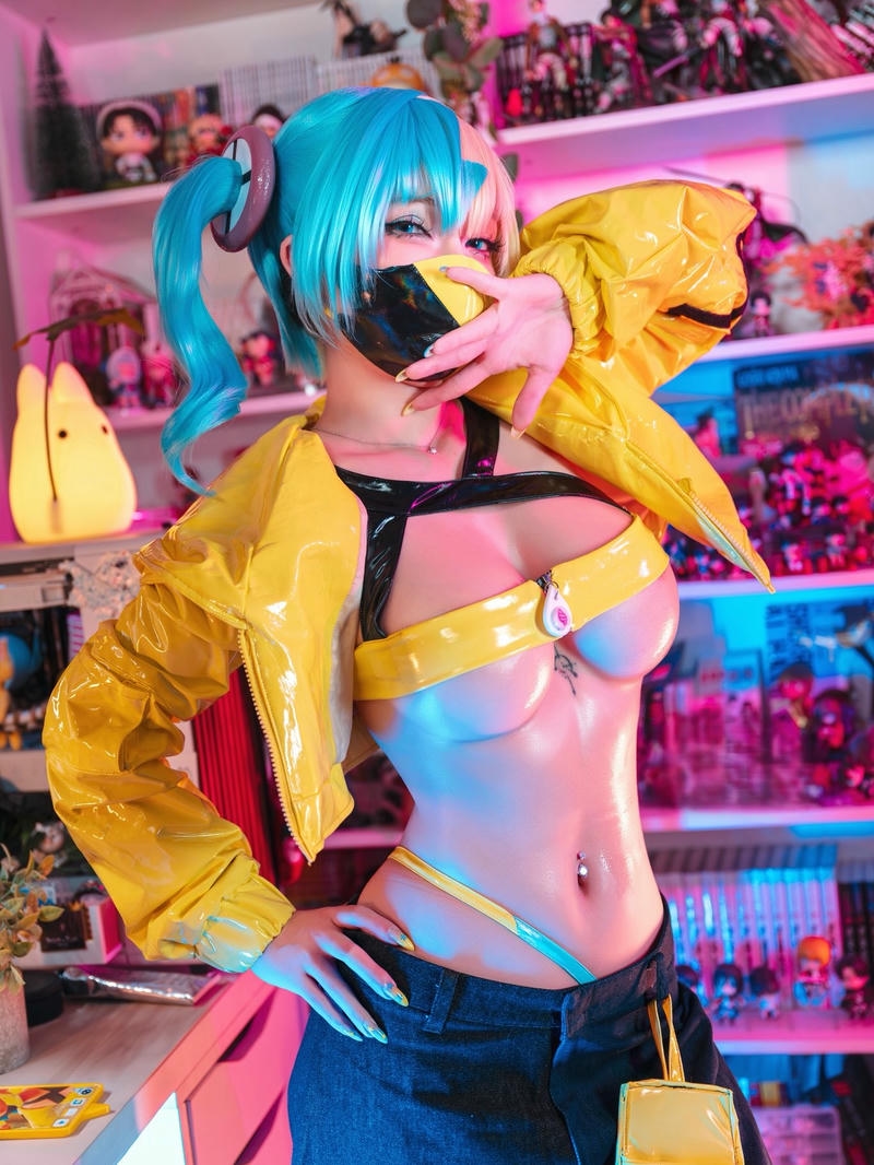 Umeko J cosplay có tạo hình nổi bật cuốn hút