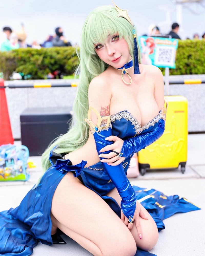 Umeko J cosplay mang vẻ ngoài trẻ trung nổi bật